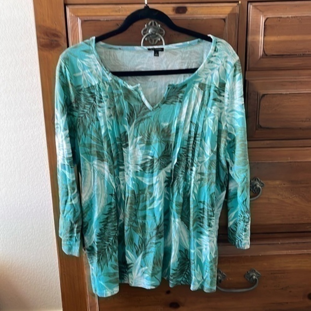 Talbots Green And White Floral Top Size Large NWOT